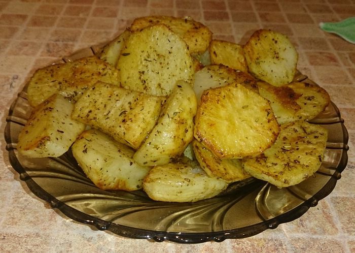 Свиная рулька и запеченный картофель