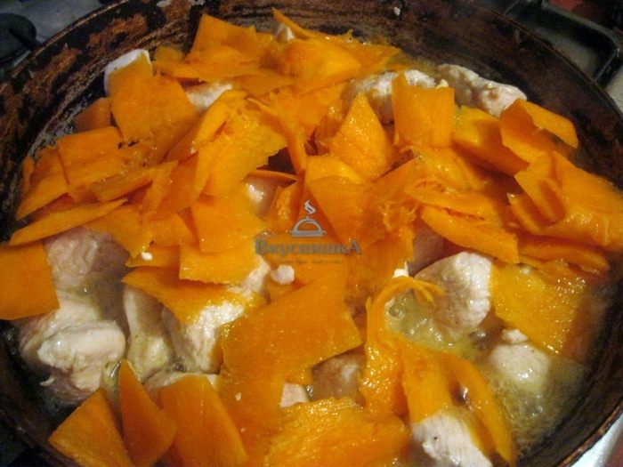Запеченная курица с тыквой