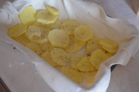 Воскресный пирог с красной рыбой и картофелем