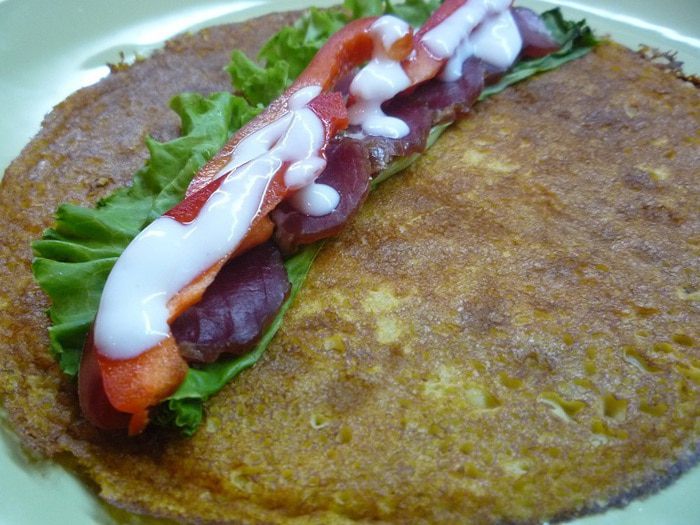 Блинные рулетики из тыквы с копченостями и йогуртом