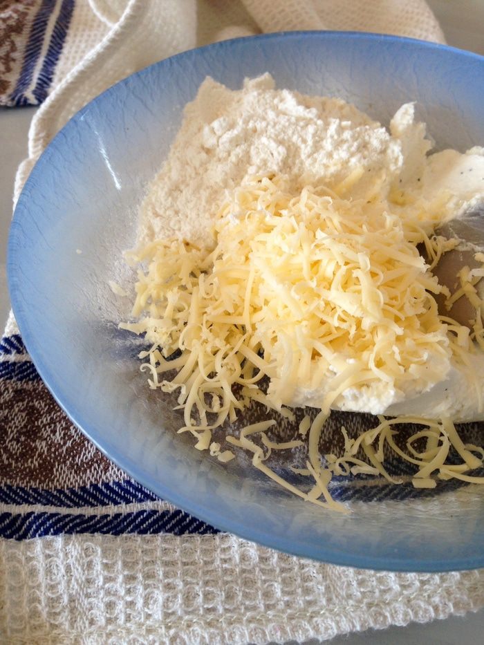 Салат с помидорами и сырниками
