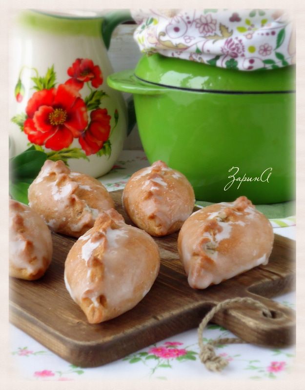 Глазированные пироги со щавелем