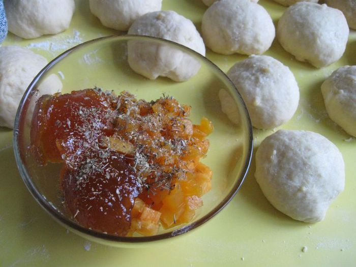 Нежные булочки с цедрой лимона и апельсина