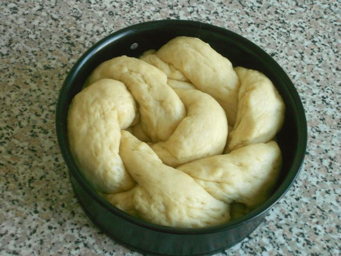 Кулич плетеный