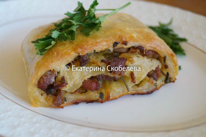 Мекленбургский картофельный рулет с начинкой из мяса и зелени