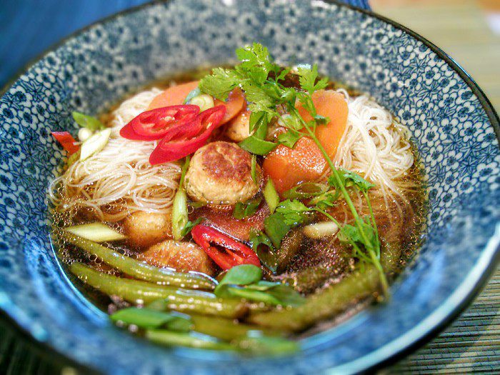 Тайский суп с фрикадельками