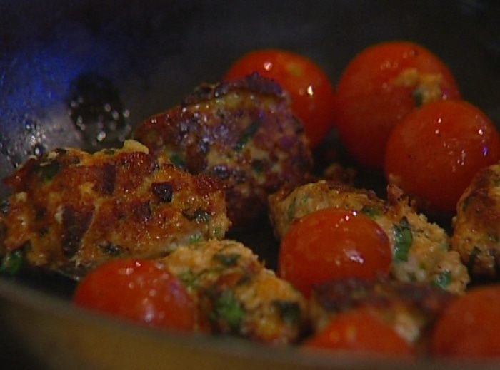 Макароны с фрикадельками и моцареллой 