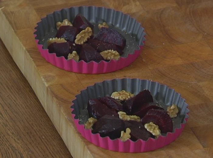 Тарт татен со свеклой и шалотом 