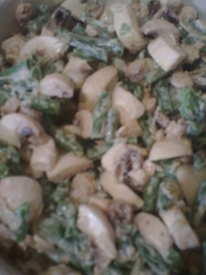 Салат из сырых шампиньонов и стручковой фасоли