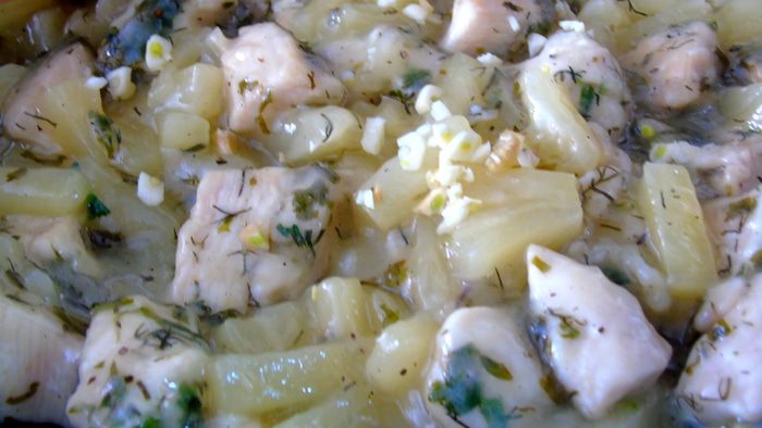 Курица с ананасами