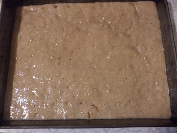 Пряный медовик с ореховой начинкой и масляным кремом