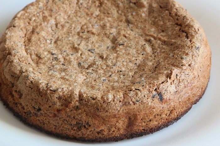 Шоколадный торт с грецкими орехами