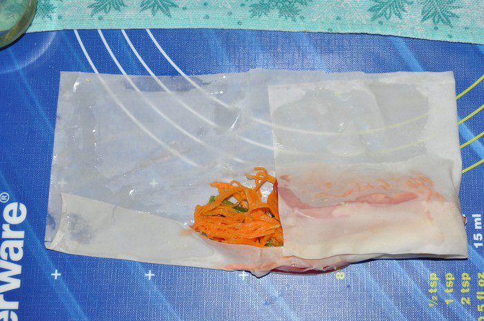 Палочки из теста фило с овощной начинкой