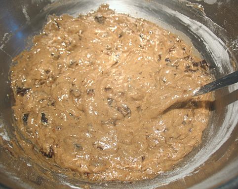 Пряный кекс с вином и черносливом