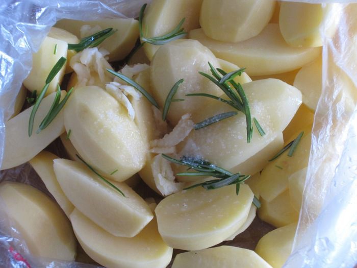 Курица, фаршированная лимонами