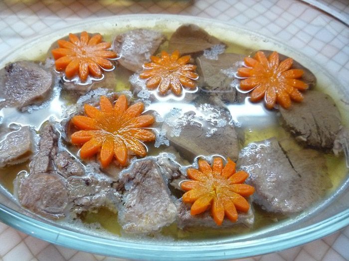 Заливное из говяжьего и свиного языков