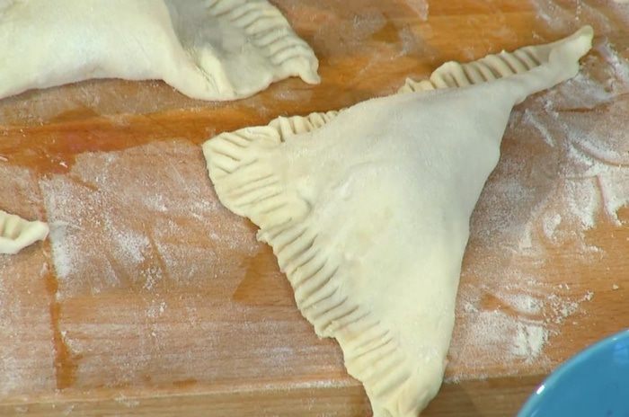 Слойки с вишней и белым шоколадом 