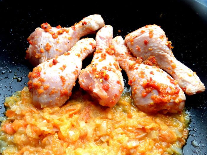 Куриные ножки в домашней аджике