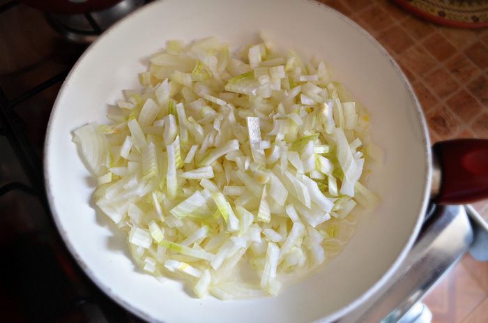 Пасхальное мясное кольцо с перепелиными яйцами по-польски