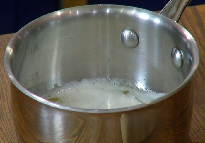 Творожник с белым шоколадом и малиной