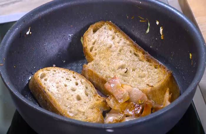 Тосты с чечевицей и капустой 