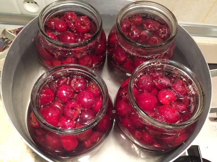 Вишня в собственном соку (на зиму)