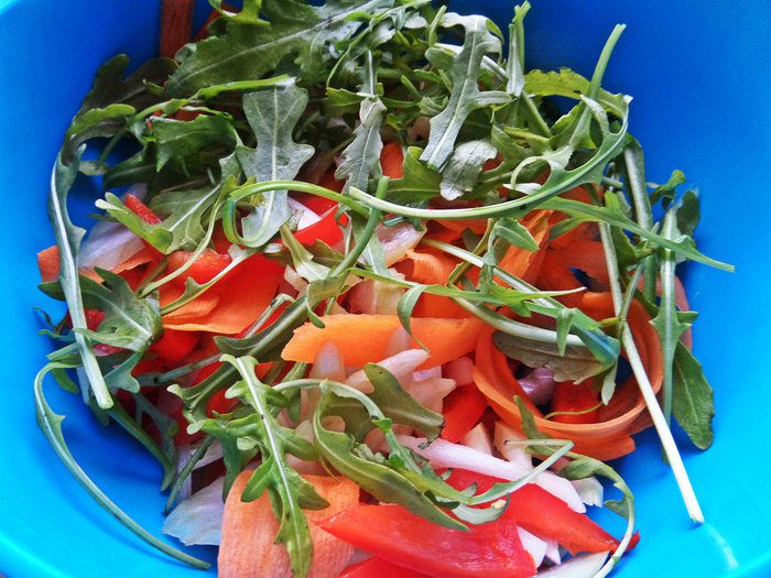 Морковный салат с руколой