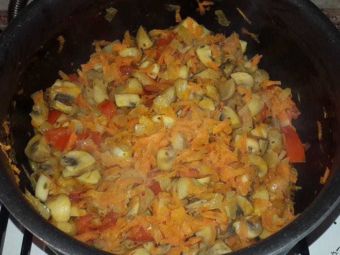 Постный плов с грибами