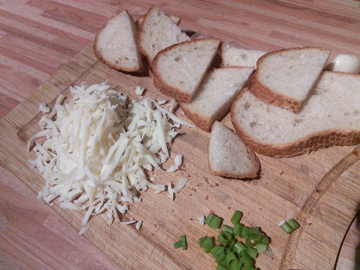 Луковый суп с хлебной корочкой 