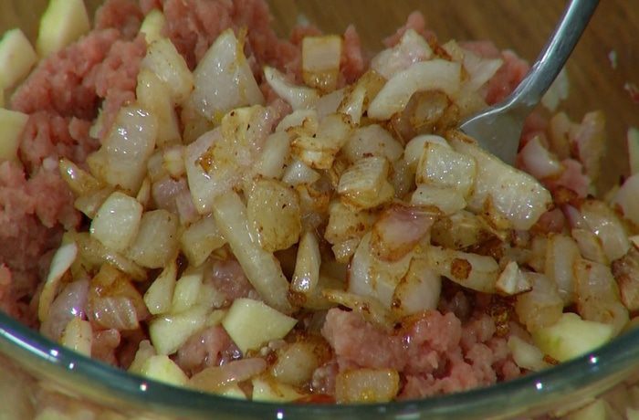 Яблоки, фаршированные телятиной