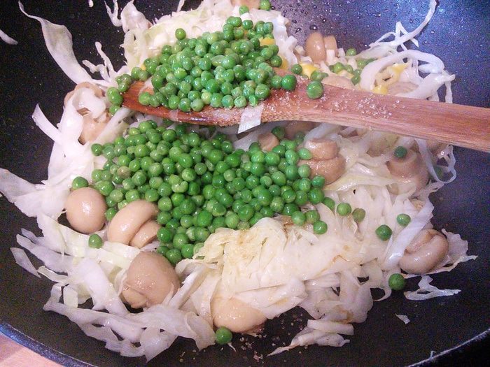 Лапша с курицей и овощами 