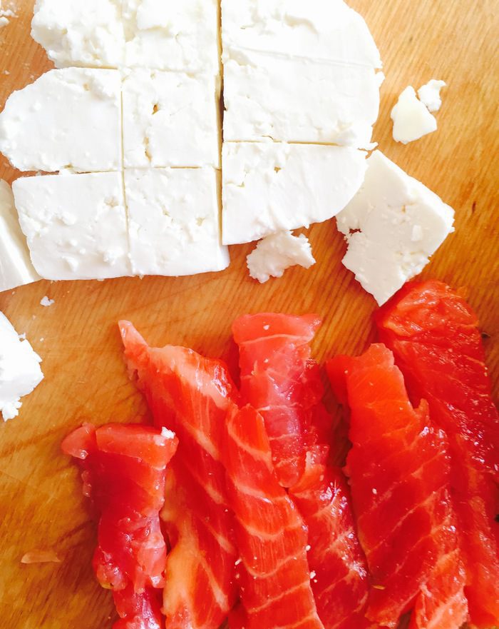 Салат с руколой и лососем