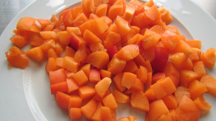 Маффины с абрикосами, орехами пекан и коричной помадкой