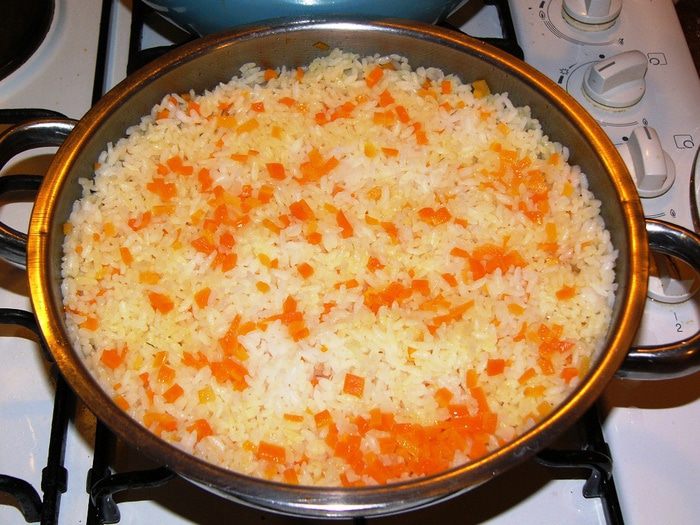 Соте из говядины с гарниром из риса с морковью 