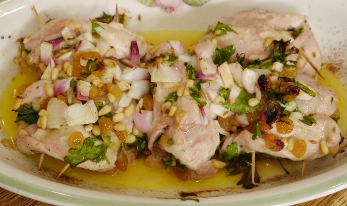 Куриное филе, фаршированное кедровыми орешками и лимоном