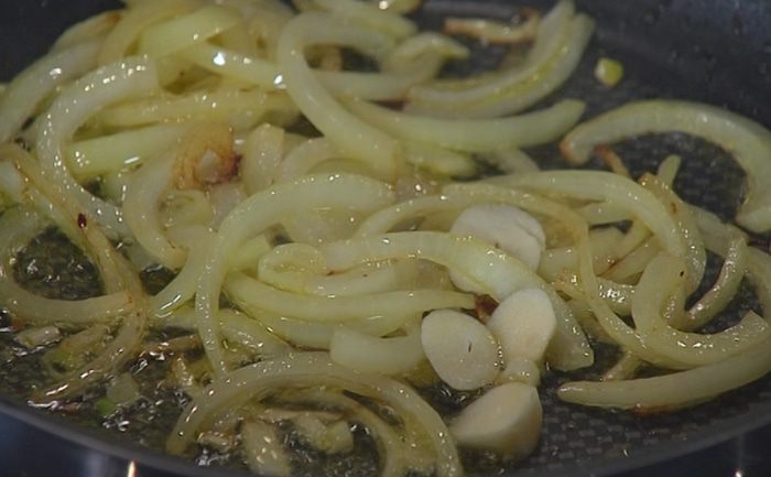 Грибы с фасолью и капустой под ароматной сырной корочкой 