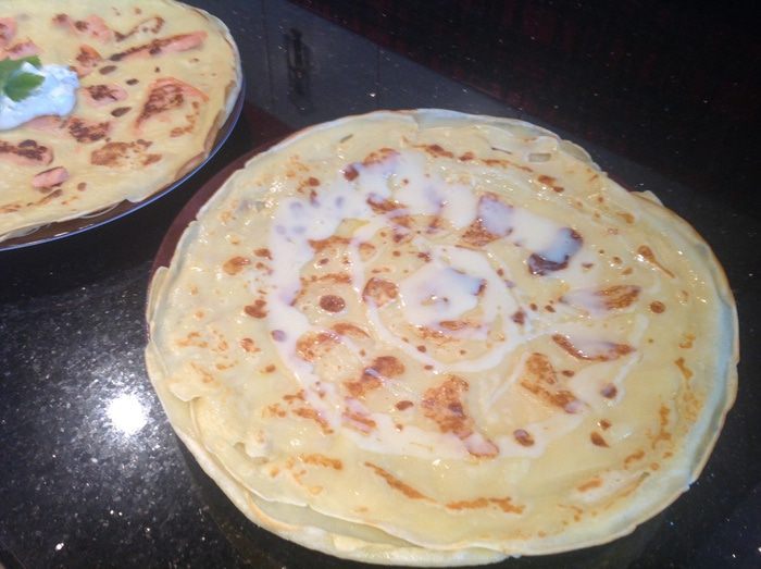 Блины с припеком с форелью и с яблоком