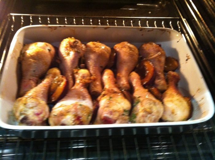 Курица запеченная со сливами