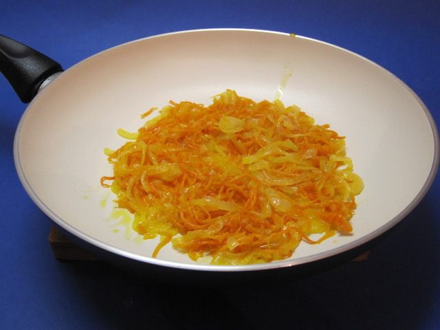 Салат из куриных желудочков с фасолью