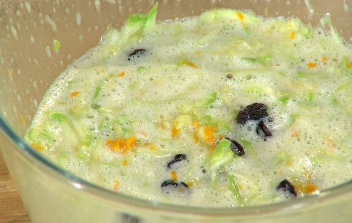Кабачковый кекс с изюмом 