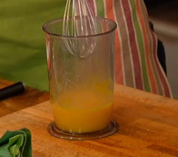 Яичные кружева на овощах 