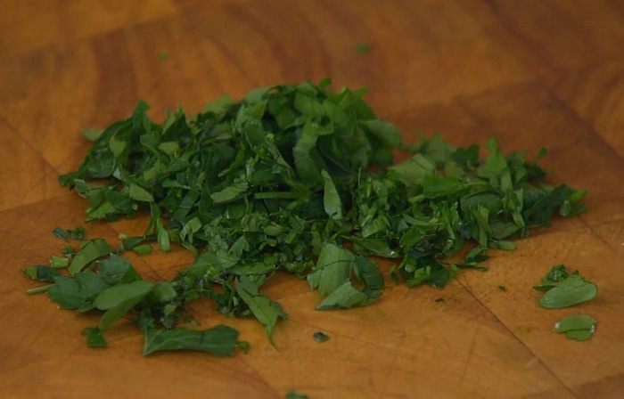 Гречка с перепелиными яйцами и овечьим сыром   