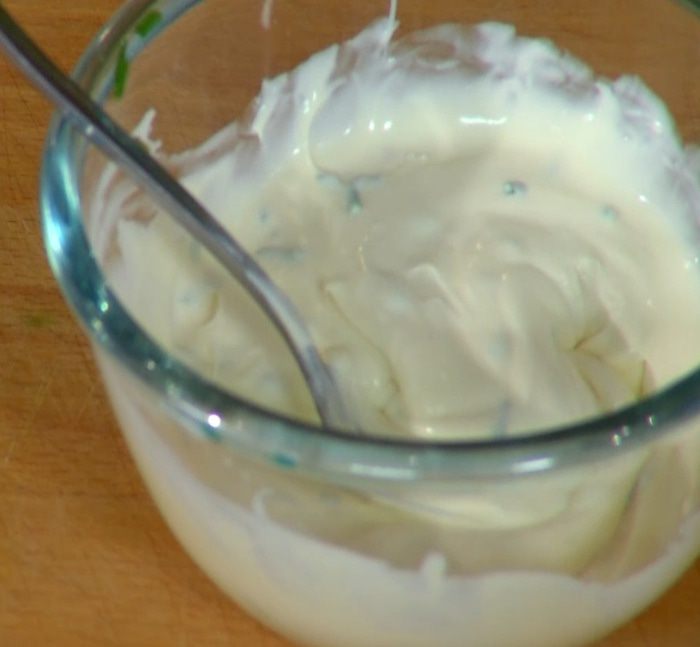 Хрустящие драники с помидорами и маринованным луком 