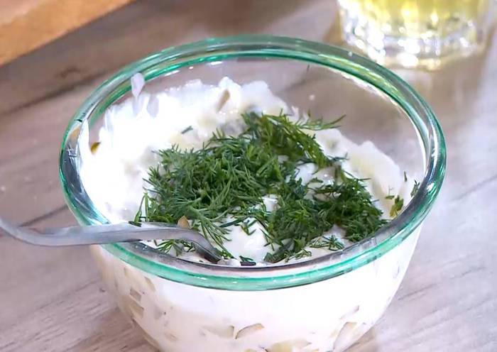 Салат из зеленой чечевицы с апельсином и копченой рыбой 
