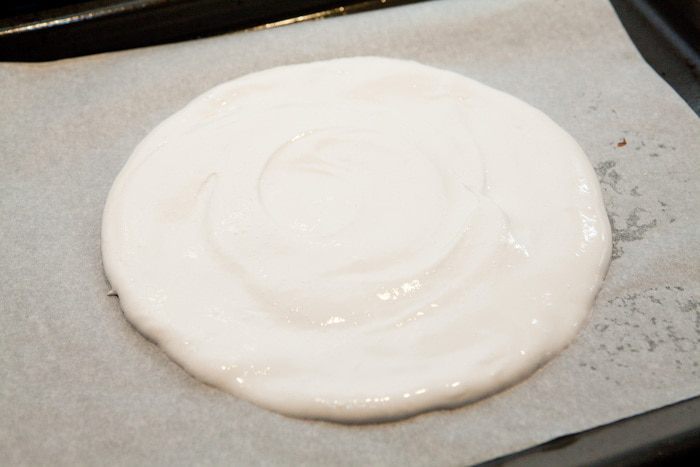 Торт безе с черносливом и инжиром