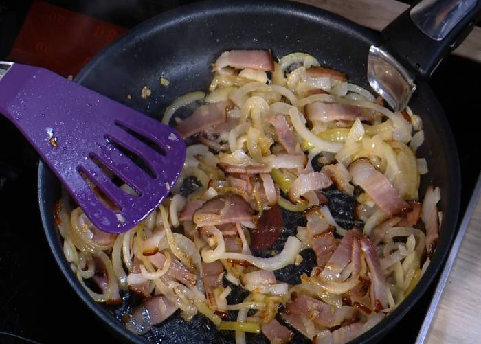 Запеканка из картофеля и брюссельской капусты 