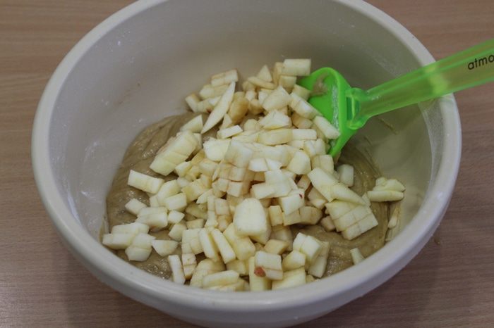Пряный медовый пирог с яблоками