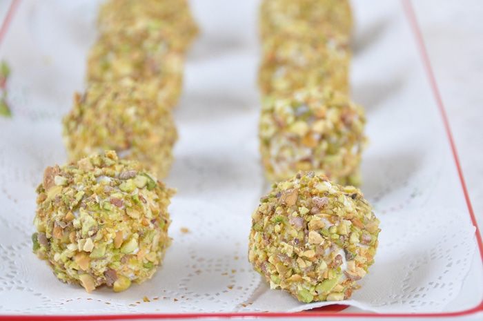 Сырные шарики с виноградом 