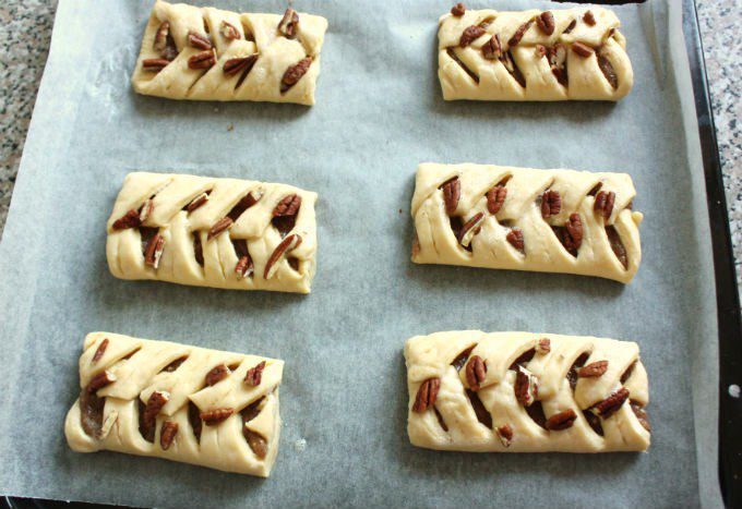 Датские булочки с пеканом и кленовым сиропом