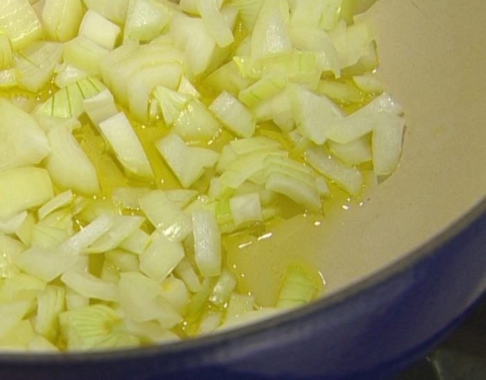 Бурый рис с грибами и зеленым горошком 